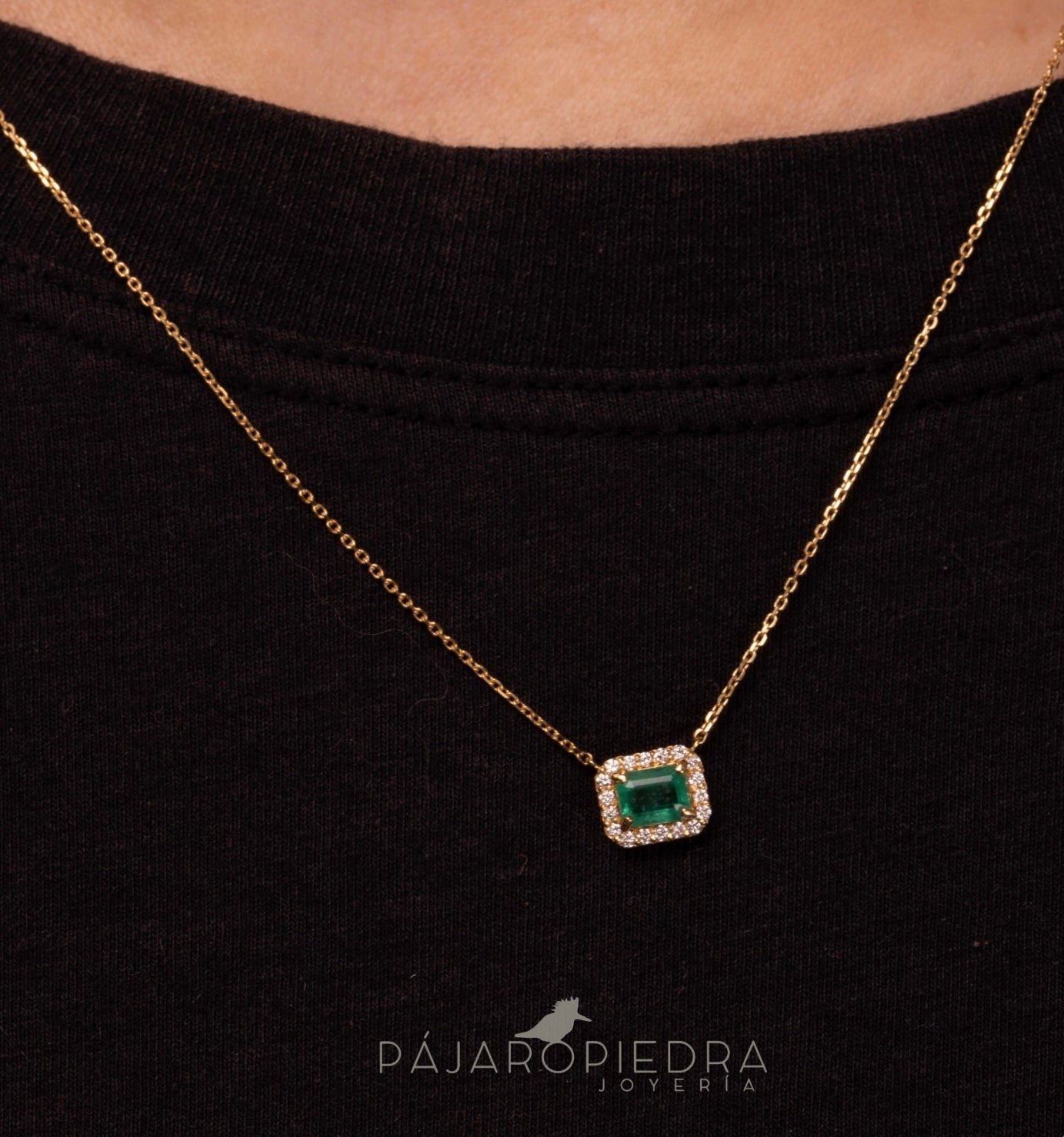 Collar Dije Esmeralda Halo (Fine Jewelry)