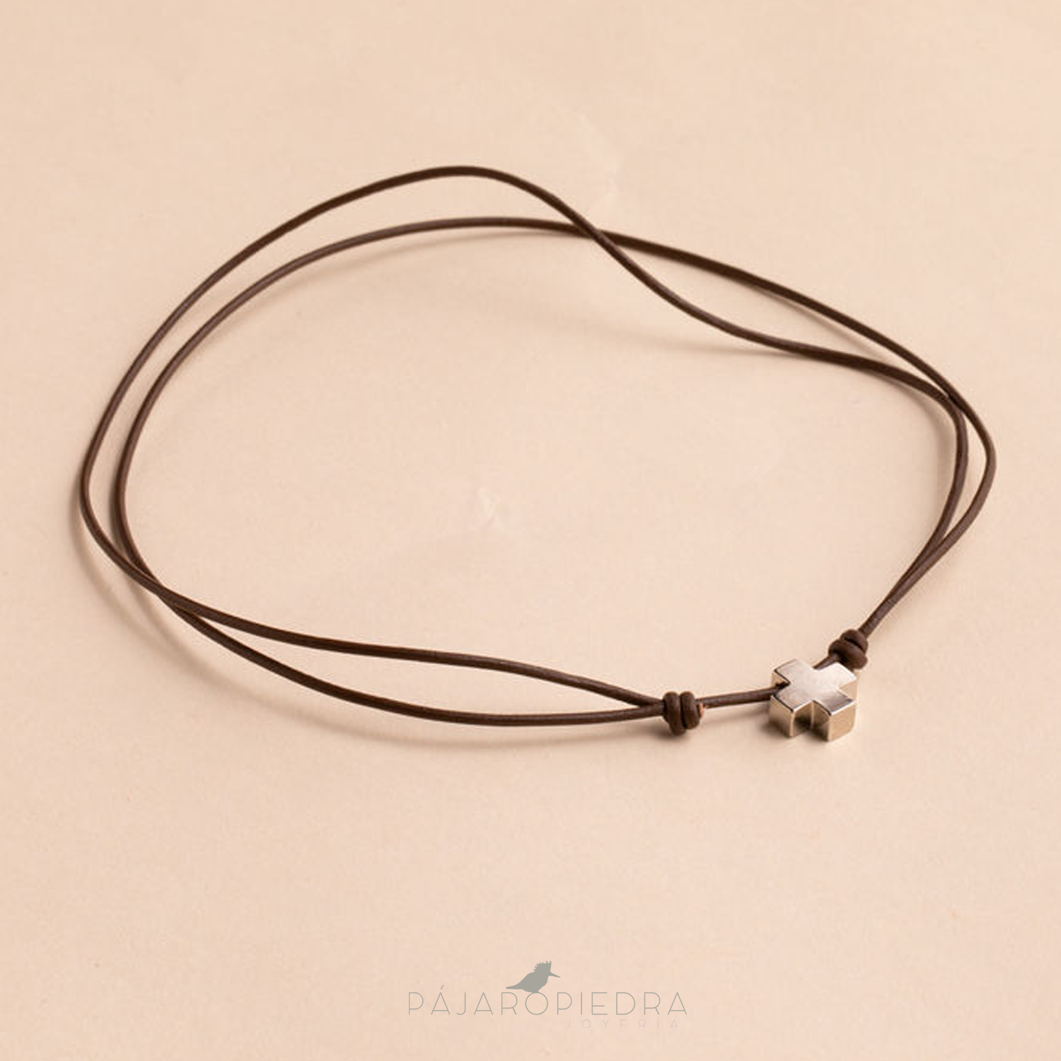 Collar Cuero Cruz Suiza (BOLOS)