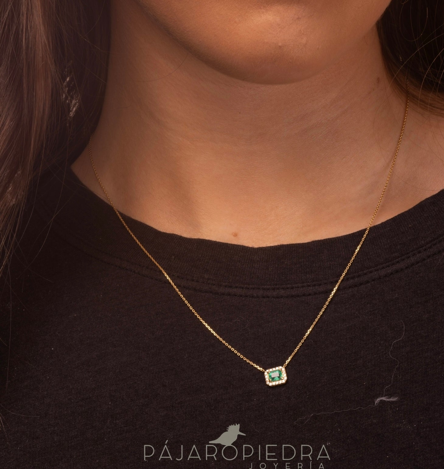 Collar Dije Esmeralda Halo (Fine Jewelry)