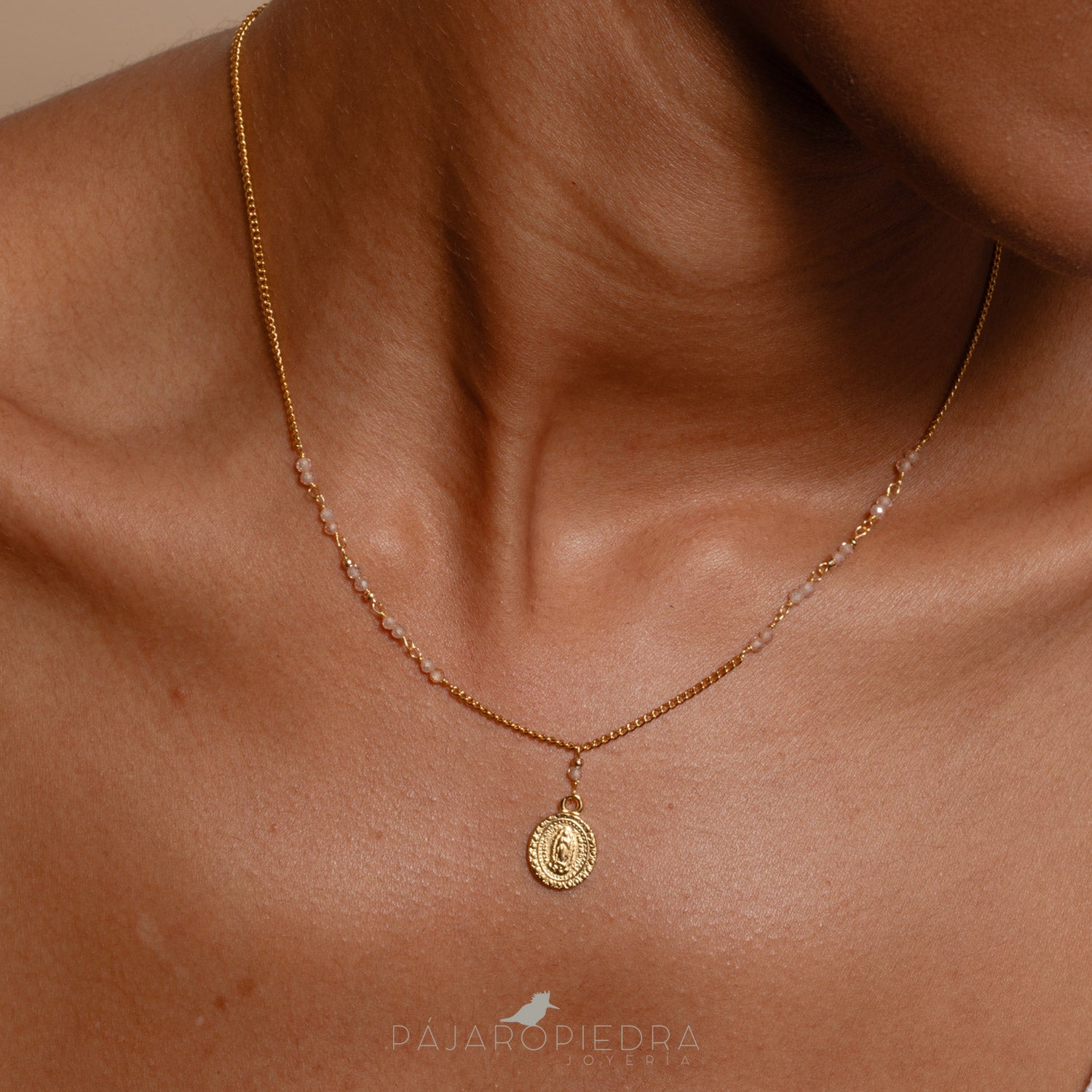 Collar Virgen luz línea piedras
