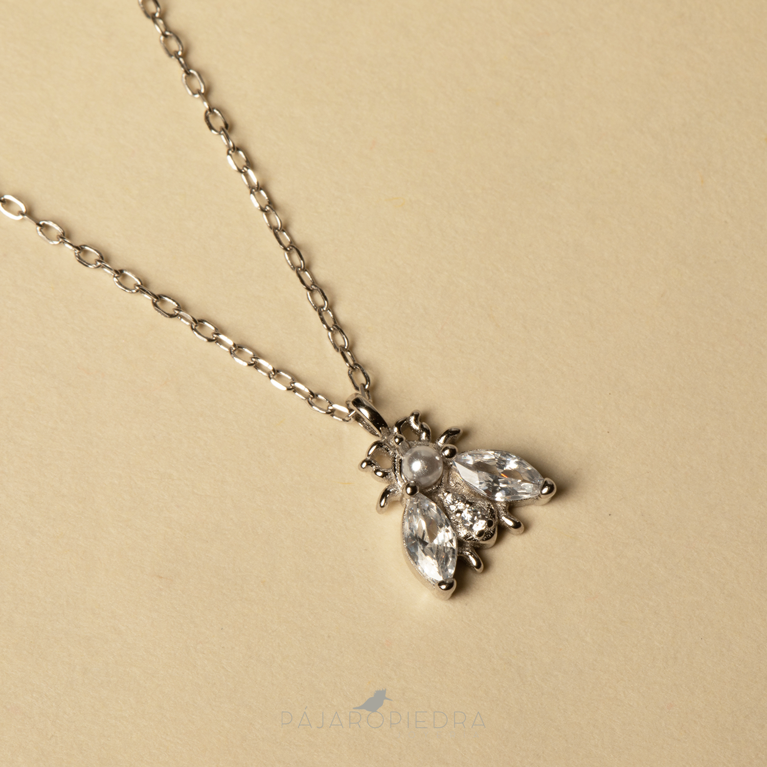 Collar mosquita perla