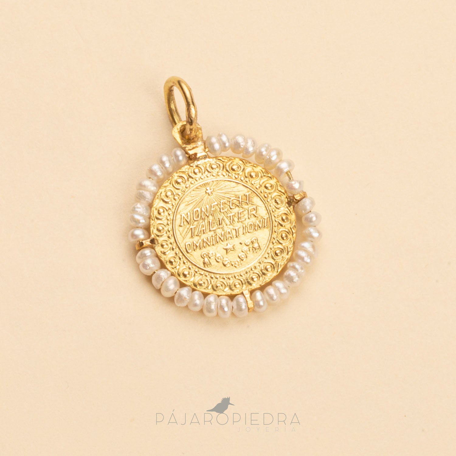 Medalla Virgen con perlas (Fine Jewelry)