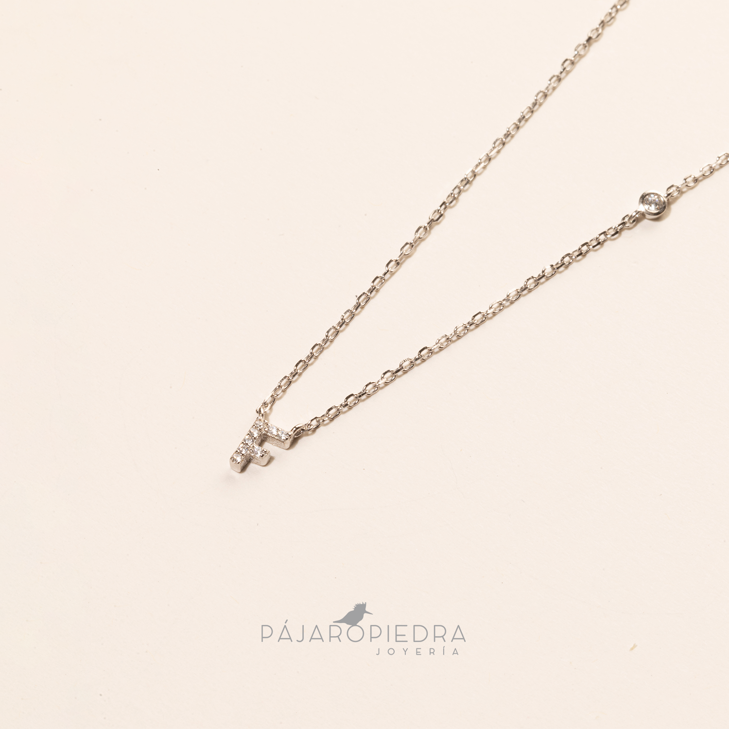 Collar Letra