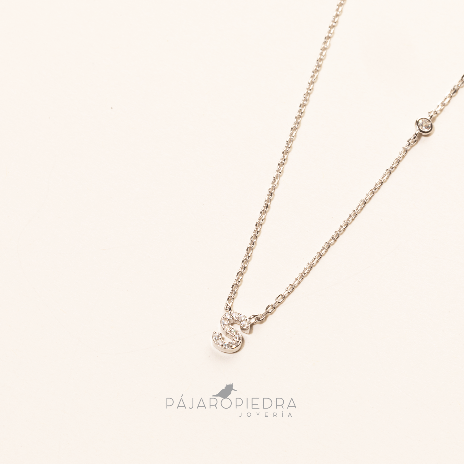 Collar Letra