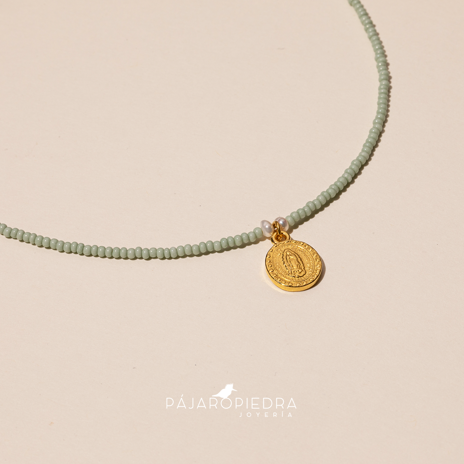 Collar Piedritas con Virgen