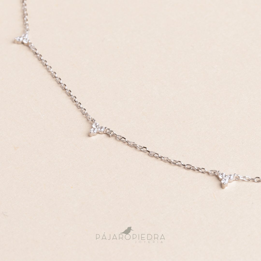 Collar triada