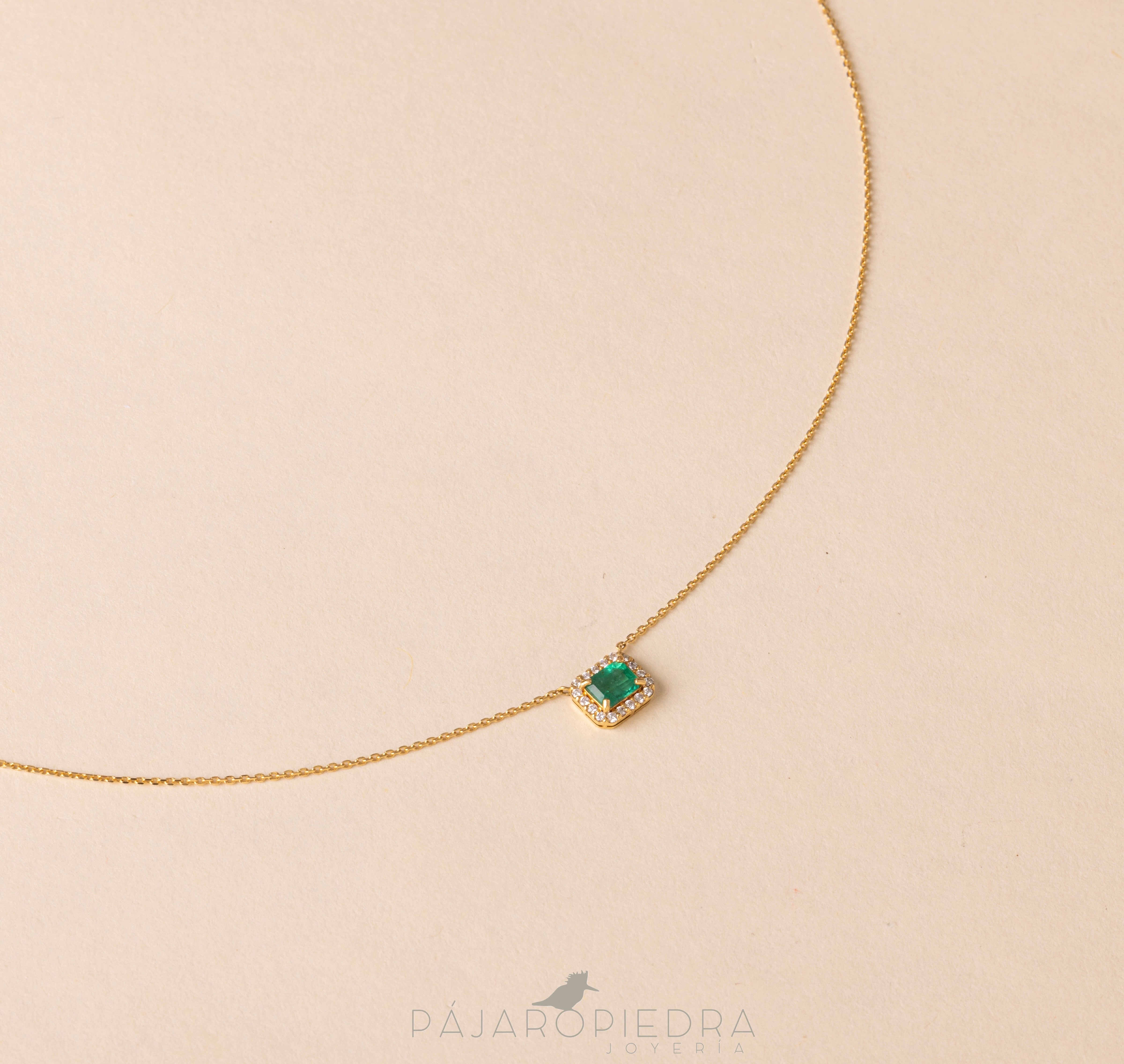 Collar Dije Esmeralda Halo (Fine Jewelry)