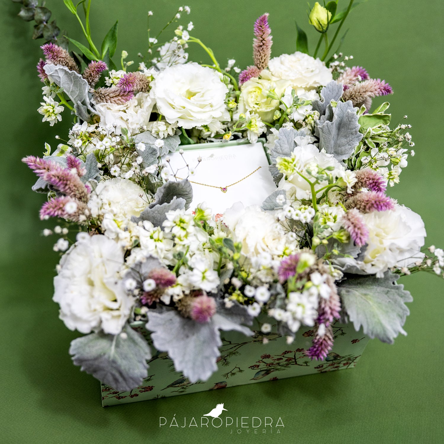 Cajita de Valentine's-Day 💗🌸  Joyita + Flores