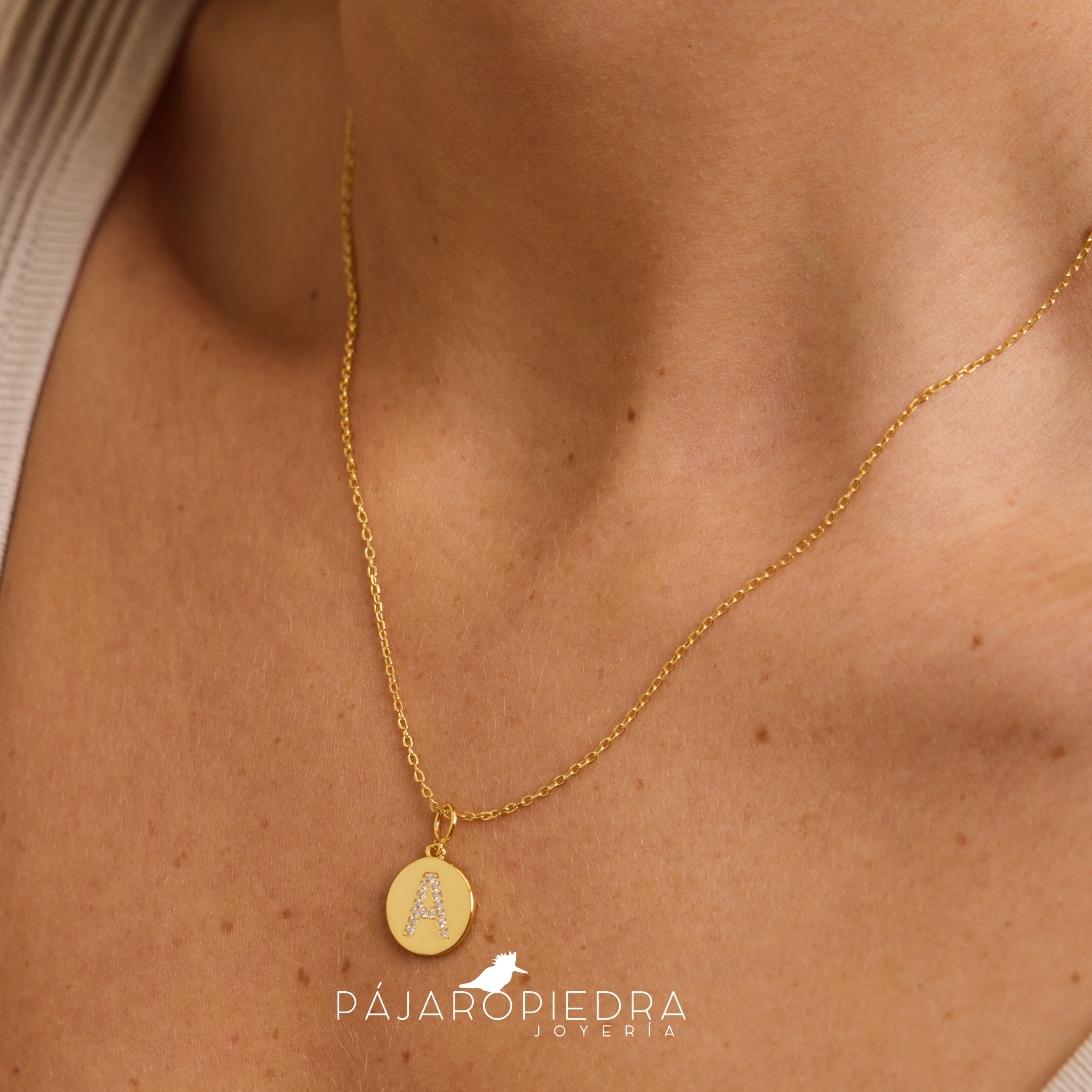 Collar Letra Moneda