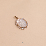 Medalla labrada madre perla (Fine Jewelry)