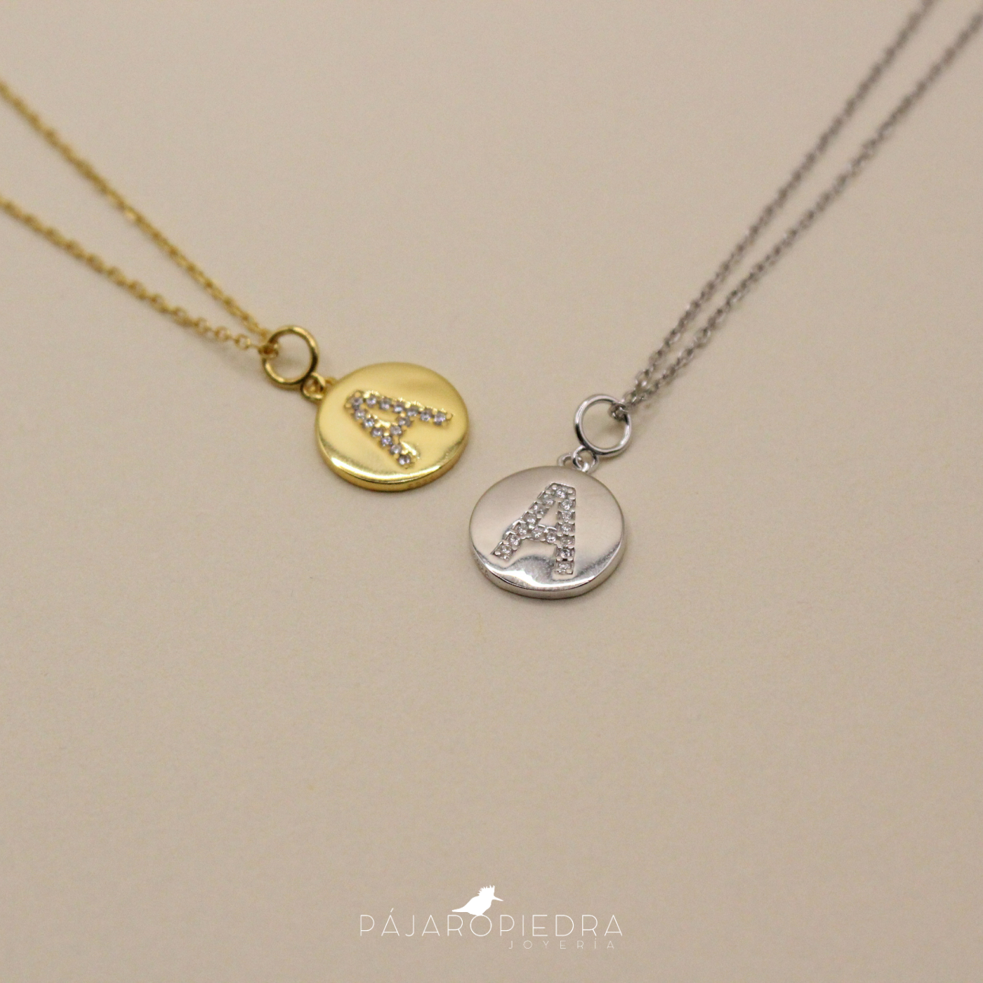 Collar Letra Moneda
