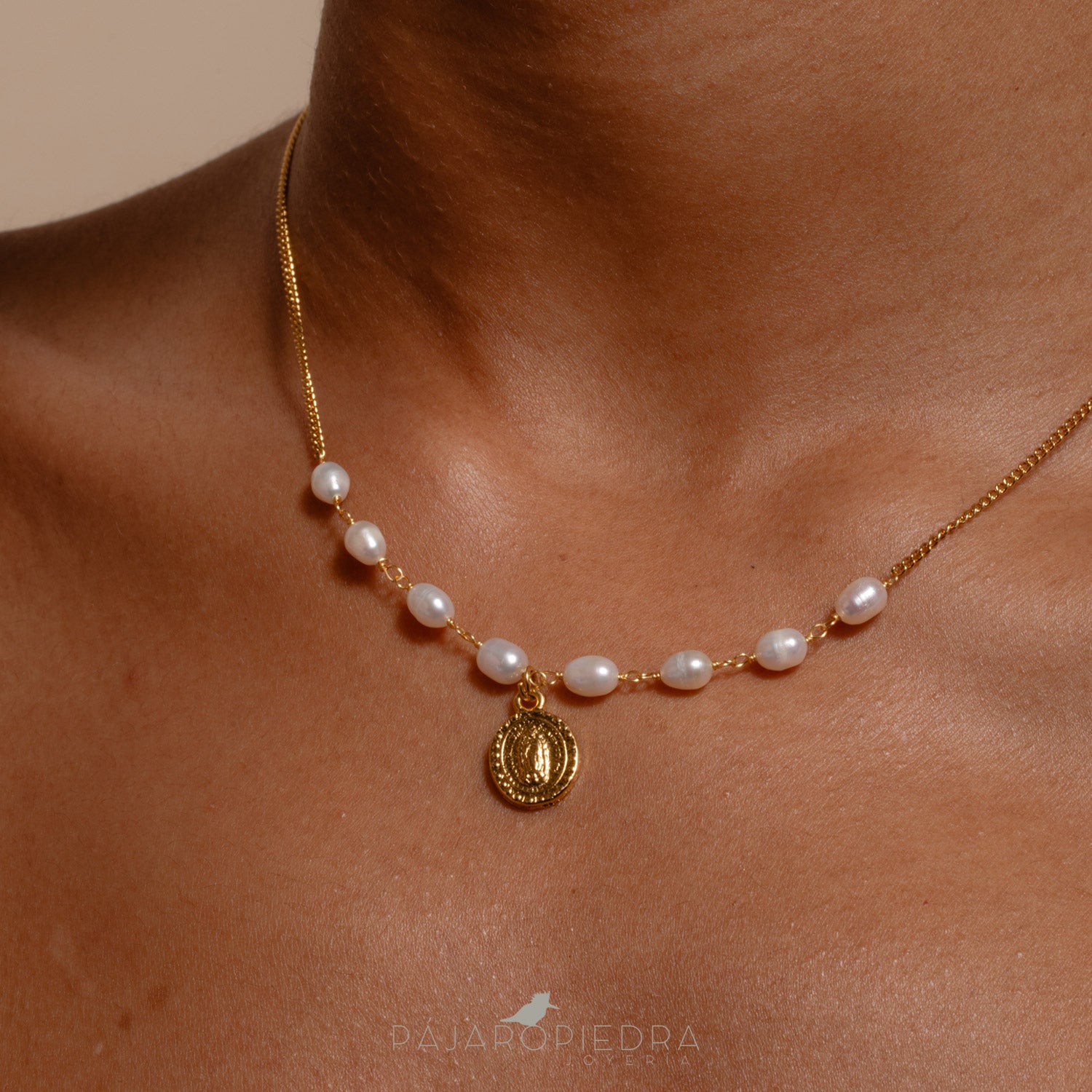 Collar Virgen luz línea perlas