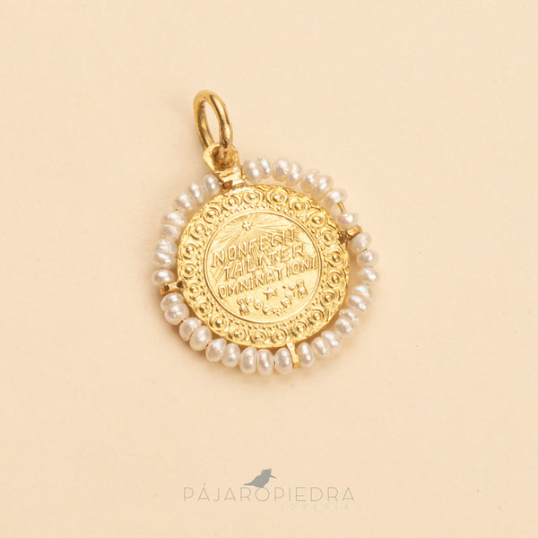 Medalla Virgen con perlas  (Fine Jewelry)